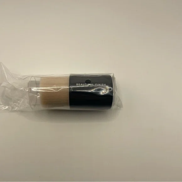 BareMinerals Beautiful Finish Mini Kabuki Brush - Picture 2 of 3